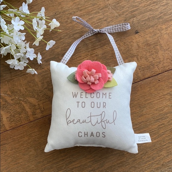 welcome pillow door hanger - Picture 4 of 10